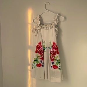 A white dress with flowers size 10 in kids